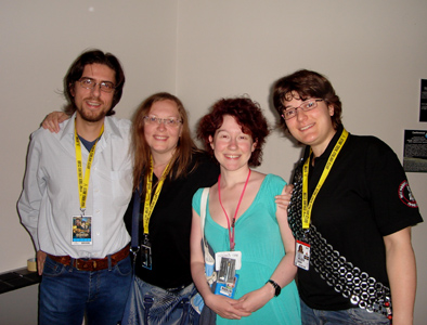Il team delle conferenze e la vincitrice del premio di modellismo